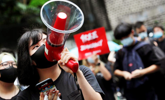 Chính phủ Hồng Kông đang cân nhắc các phương pháp để có thể ngăn chặn được bạo loạn, cũng không loại trừ khả năng sẽ "cấm Internet" để hạn chế thông tin.