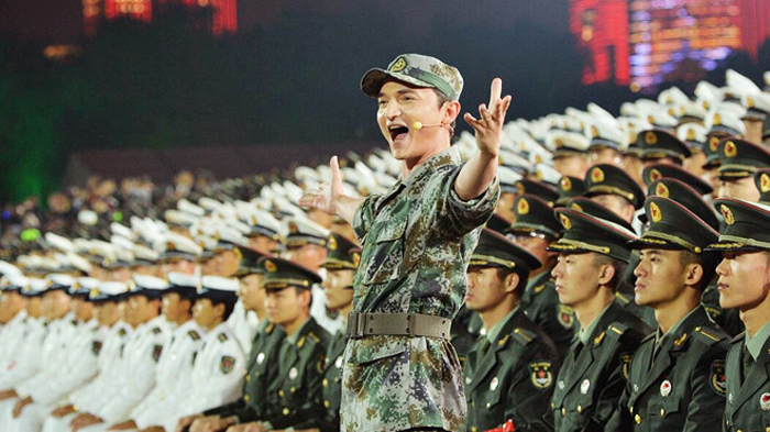 Màn đồng diễn của đội tuyển quân đội Trung Quốc tại lễ khai mạc. 