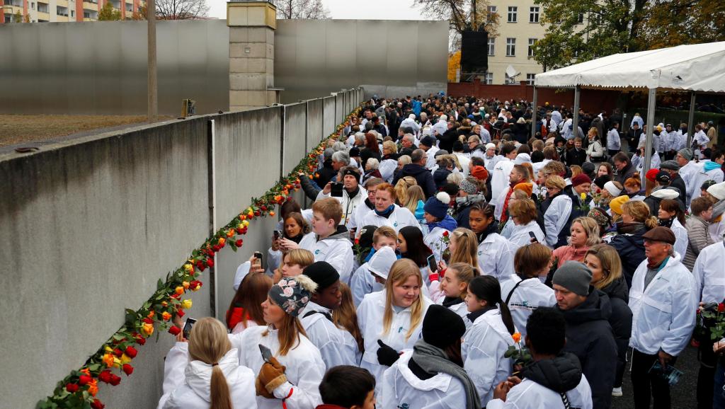 Kỷ niệm 30 năm ngày Bức tường Berlin sụp đổ: Không có bức tường đỏ nào mãi tồn tại (ảnh 2)