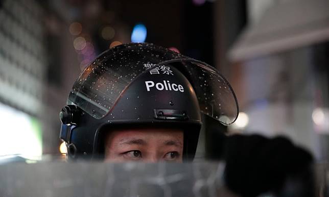 Cảnh sát Hồng Kông từng bắn súng vào người biểu tình phải dọn nhà vì sợ bị truy sát (ảnh 3)
