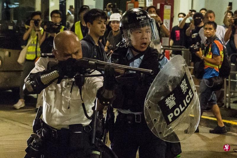 Cảnh sát Hồng Kông đã bị "tước vũ khí"? (ảnh 2)