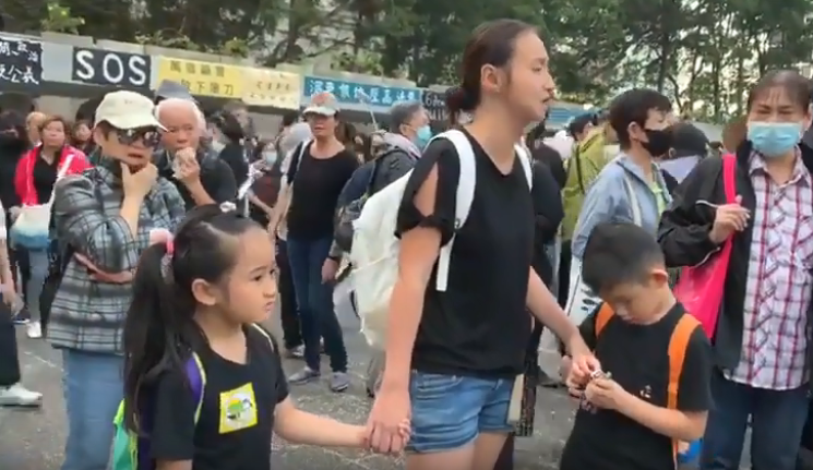 Bé gái 7 tuổi Hồng Kông gọi Carrie Lam là một loại vi khuẩn (ảnh 1)