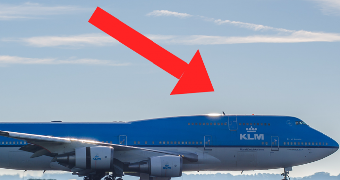Vì sao máy bay Boeing 747 có hình “cái bướu” ở phía trước?