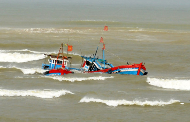 Tàu cá của ngư dân Cà Mau bị Hải quan Thái Lan truy đuổi, đâm chìm