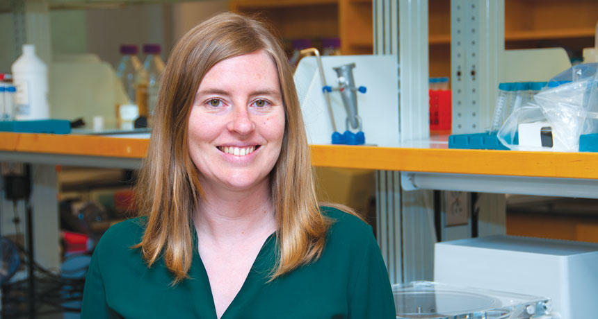 Tiến sĩ Christina Warinner, một nhà khoa học microbiome, kiêm nhà nhân chủng học và là giáo sư tại Khoa Khảo cổ học Viện Khoa học Lịch sử Con người Max Planck