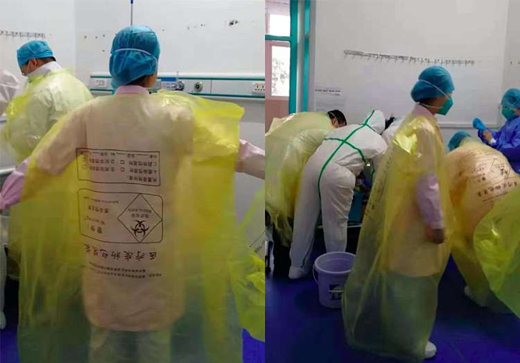 Các bác sĩ tận dụng túi bóng nhựa được sử dụng để gói vật tư y tế làm đồ bảo hộ.