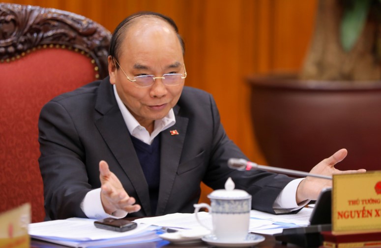 Thủ tướng khẳng định Việt Nam không chọn giải pháp ‘dễ’ là đóng cửa mọi thứ để chống dịch Corona. (Ảnh qua tuoitre)