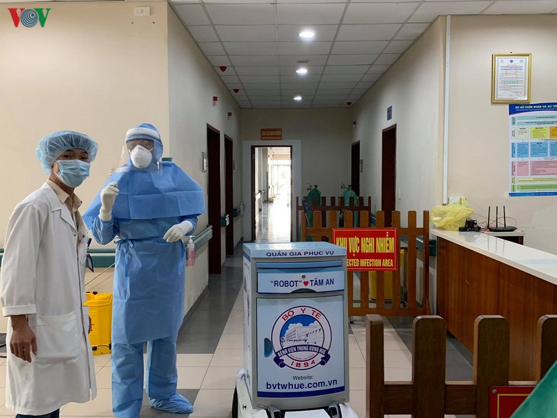 Bác sĩ chế tạo thành công ‘Robot Việt Nam’ phòng dịch virus Vũ Hán