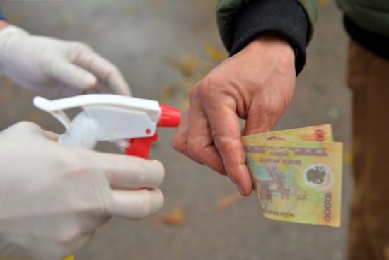 Ngân hàng Nhà nước yêu cầu khử khuẩn tiền mặt để phòng dịch viêm phổi Vũ Hán