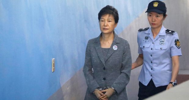 Dư luận viên của ĐCSTQ cũng tham gia vào điều khiển thông tin trong vụ luận tội Tổng thống Park Geun-hye. (Ảnh: EPA)