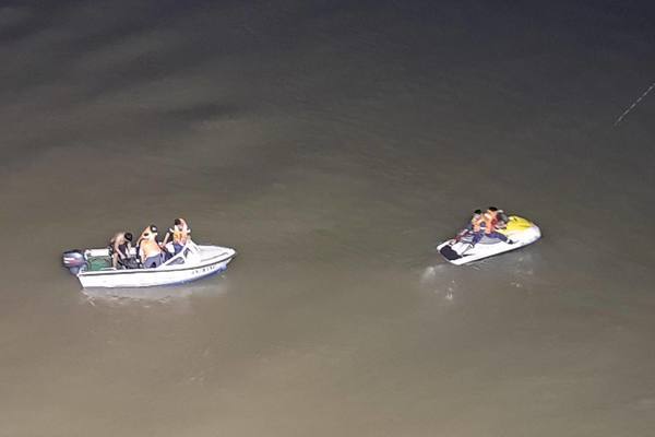 Vị trí tìm thấy thi thể nạn nhân cách cầu Nguyệt Viên khoảng 20 m về phía thượng nguồn. (Ảnh qua vietnamnet)