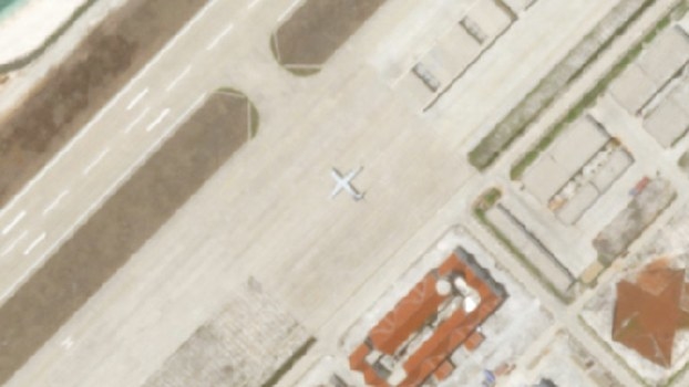Máy bay vận tải quân sự Y-8 hoặc máy bay tuần tra biển KJ-200 xuất hiện ở đá Chữ Thập, ngày 3/5/2020. (Ảnh qua RFA)