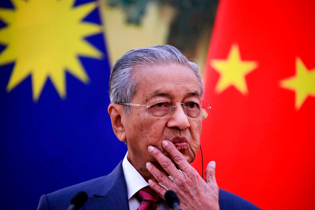 Thủ tướng Malaysia Mahathir Mohamad hủy bỏ hàng loạt dự án vay 20 tỷ USD từ Trung Quốc vì lo ngại chi phí quá cao. (Ảnh qua vietnamnet)