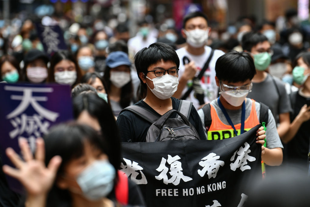 Giới trẻ Hong Kong biểu tình phản đối Trung Quốc thi hành luật an ninh lên Hồng Kông.