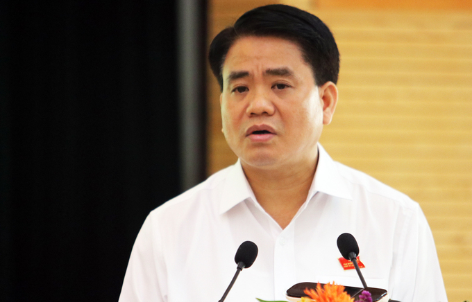 Chủ tịch UBND Hà Nội Nguyễn Đức Chung phát biểu tại buổi tiếp xúc cử tri Hoàn Kiếm ngày 19/6. (Ảnh qua vnexpress)
