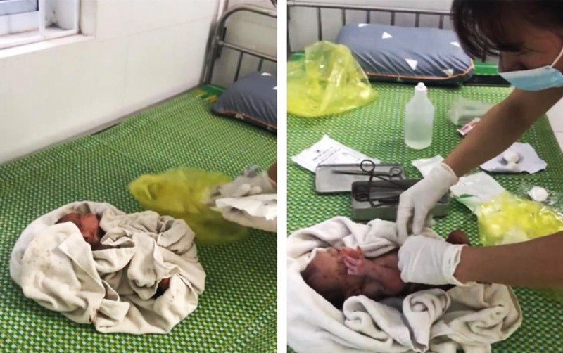 Bé sơ sinh bị bỏ rơi được sơ cứu tại trạm y tế thị trấn Trâu Quỳ (Gia Lâm, Hà Nội).