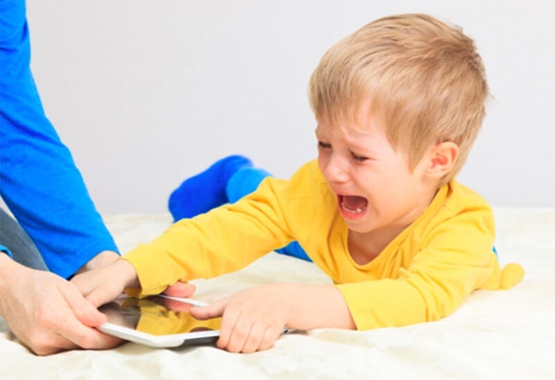Công nghệ và sự nuông chiều đang khiến trẻ em ngày càng trở nên cô độc