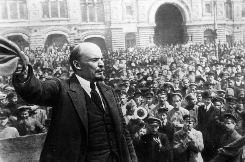 Joe Biden và cánh tả dùng thủ đoạn để đoạt quyền giống như cách Lenin sử dụng "Cách mạng Tháng Mười" để chiếm đoạt chính quyền Nga.