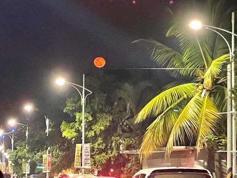 Mặt trăng đỏ 