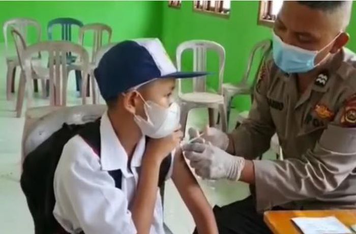 Một cậu bé người Indonesia có tên là ABCDEF GHIJK, khi đi tiêm, bác sĩ còn  tưởng nhìn nhầm