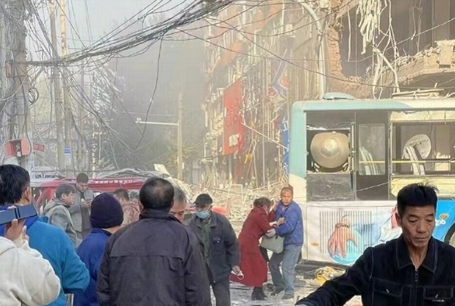 Khung cảnh tan hoang sau vụ nổ. (Ảnh: Weibo)