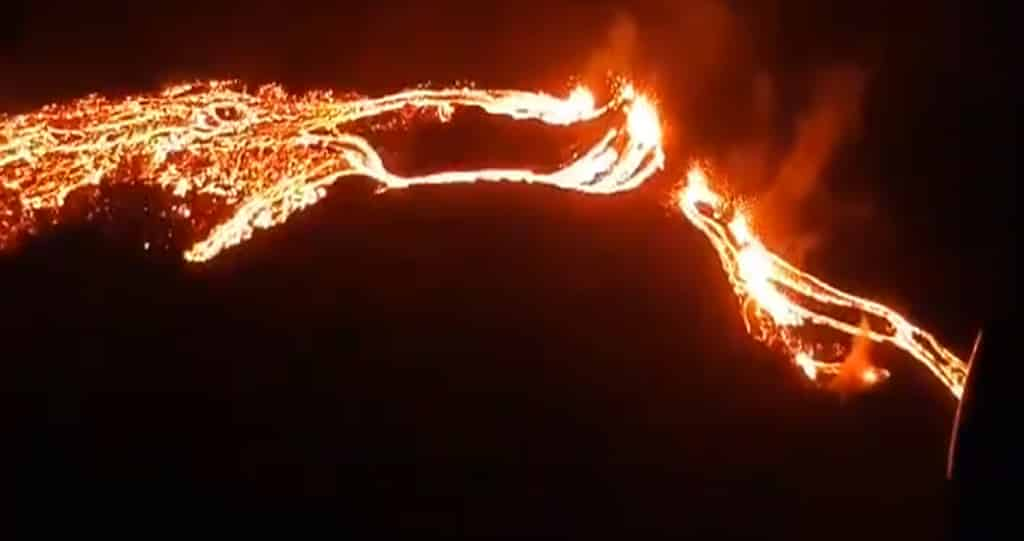 Núi lửa phun trào ở nhiều nơi: Điều gì đang xảy ra bên trong Trái Đất?